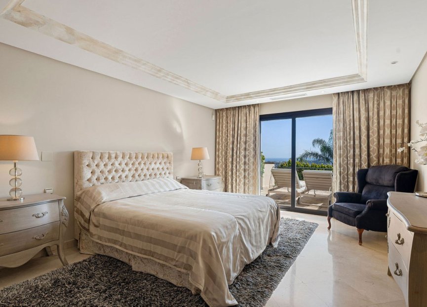 Resale - Apartment - Middle Floor Apartment - Marbella - Nueva Andalucia