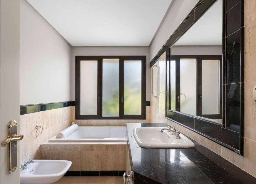 Resale - Apartment - Middle Floor Apartment - Marbella - Nueva Andalucia