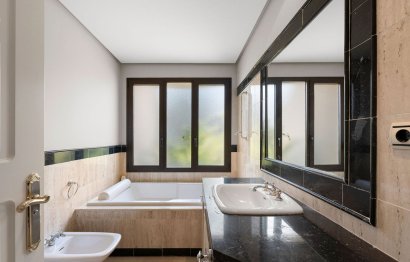 Resale - Apartment - Middle Floor Apartment - Marbella - Nueva Andalucia