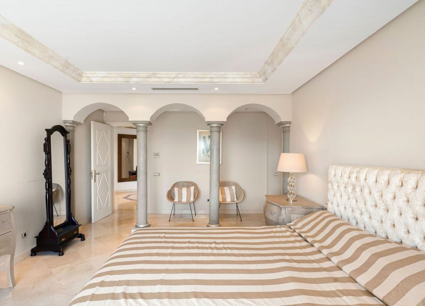 Resale - Apartment - Middle Floor Apartment - Marbella - Nueva Andalucia