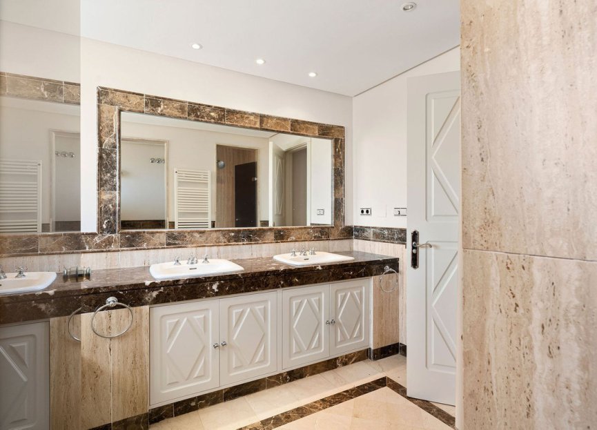 Resale - Apartment - Middle Floor Apartment - Marbella - Nueva Andalucia