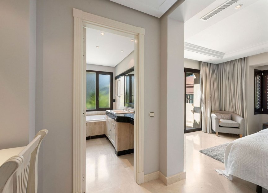 Resale - Apartment - Middle Floor Apartment - Marbella - Nueva Andalucia