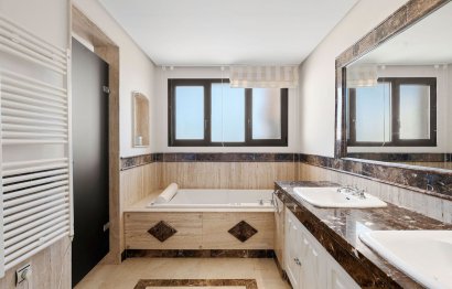 Resale - Apartment - Middle Floor Apartment - Marbella - Nueva Andalucia