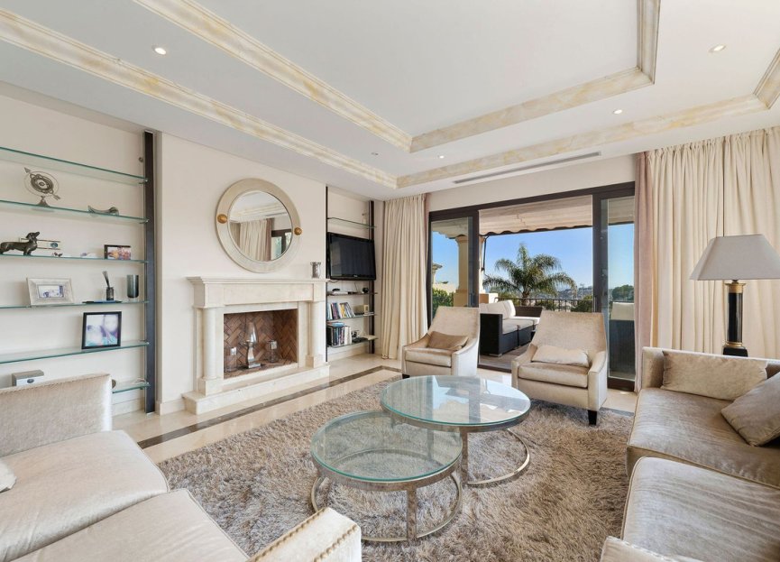 Resale - Apartment - Middle Floor Apartment - Marbella - Nueva Andalucia