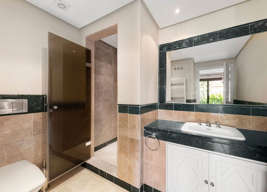 Resale - Apartment - Middle Floor Apartment - Marbella - Nueva Andalucia