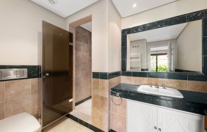 Resale - Apartment - Middle Floor Apartment - Marbella - Nueva Andalucia