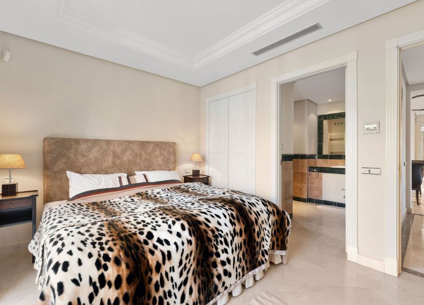 Resale - Apartment - Middle Floor Apartment - Marbella - Nueva Andalucia