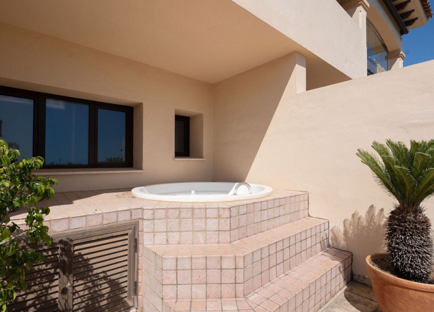 Resale - Apartment - Middle Floor Apartment - Marbella - Nueva Andalucia