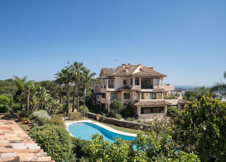 Resale - Apartment - Middle Floor Apartment - Marbella - Nueva Andalucia