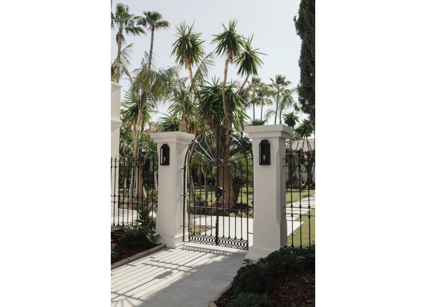 Resale - House - Detached Villa - Marbella - Nueva Andalucia