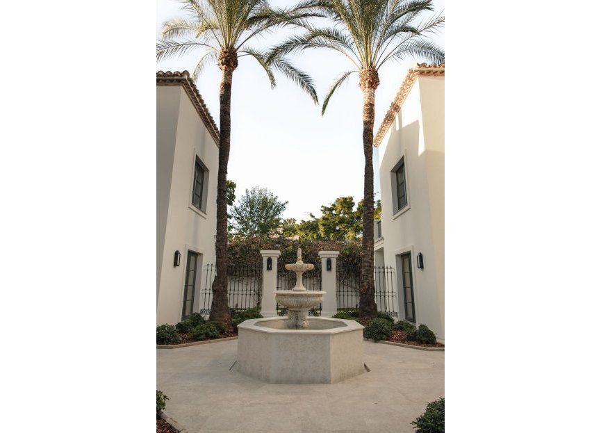 Resale - House - Detached Villa - Marbella - Nueva Andalucia