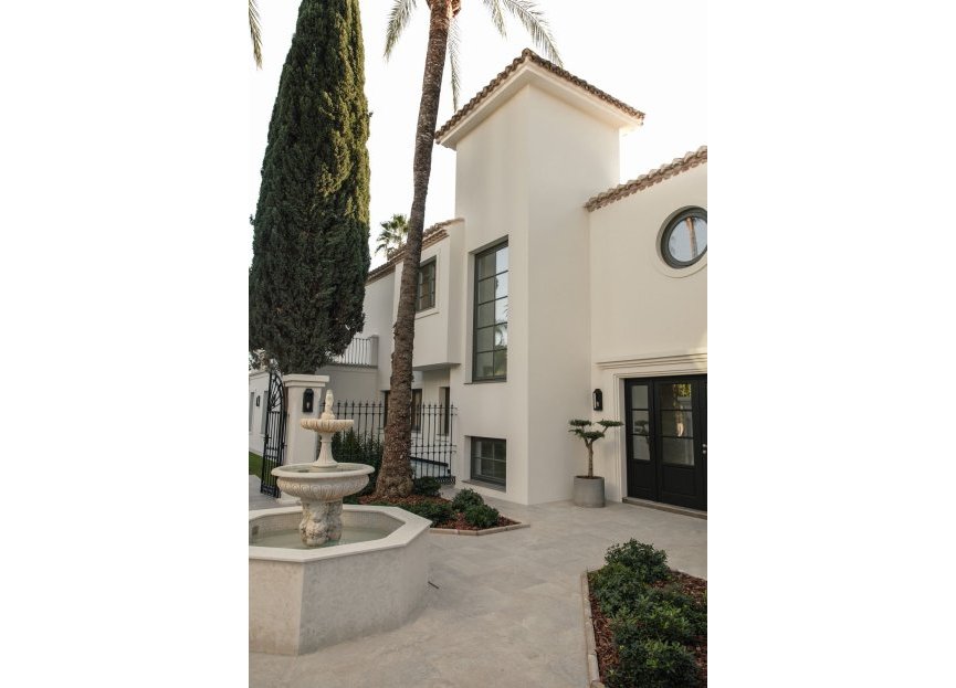 Resale - House - Detached Villa - Marbella - Nueva Andalucia