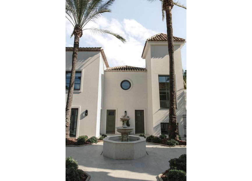 Resale - House - Detached Villa - Marbella - Nueva Andalucia