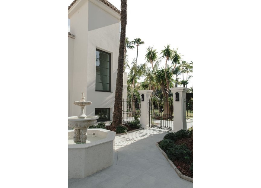 Resale - House - Detached Villa - Marbella - Nueva Andalucia