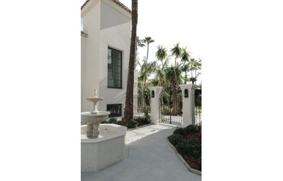 Resale - House - Detached Villa - Marbella - Nueva Andalucia