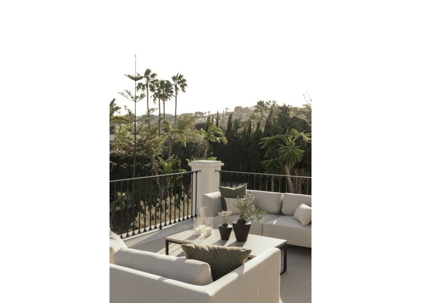 Resale - House - Detached Villa - Marbella - Nueva Andalucia