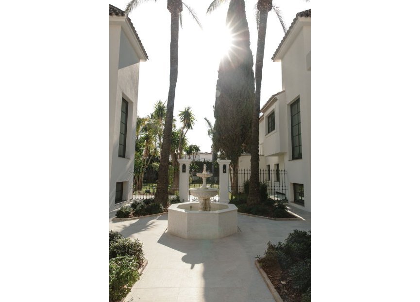 Resale - House - Detached Villa - Marbella - Nueva Andalucia