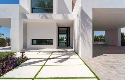 Resale - House - Detached Villa - Marbella - Nueva Andalucia