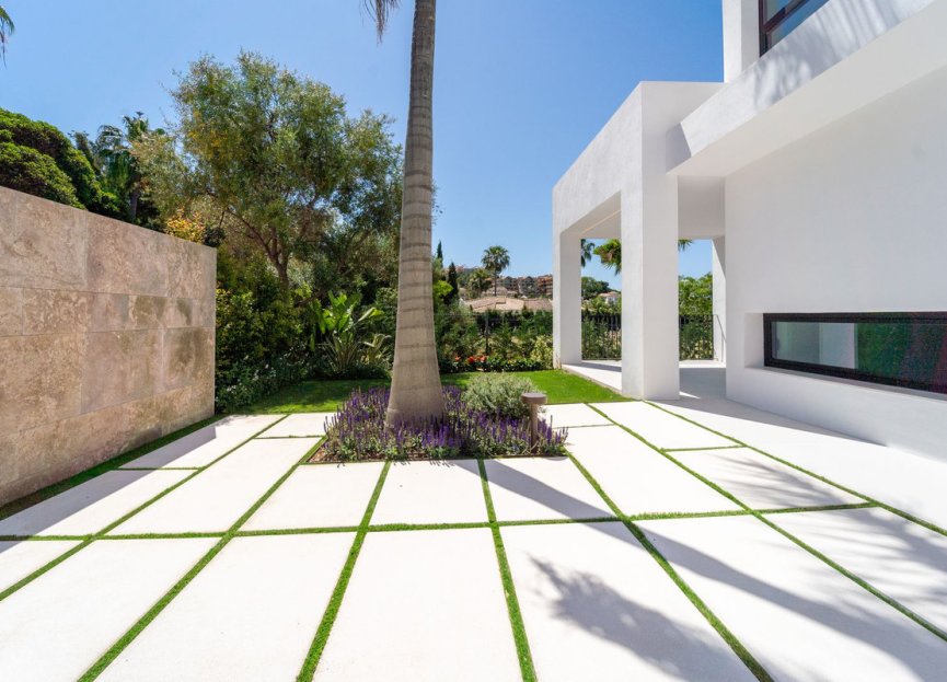 Resale - House - Detached Villa - Marbella - Nueva Andalucia