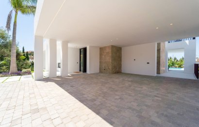 Resale - House - Detached Villa - Marbella - Nueva Andalucia