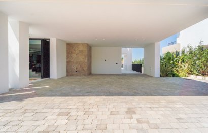 Resale - House - Detached Villa - Marbella - Nueva Andalucia