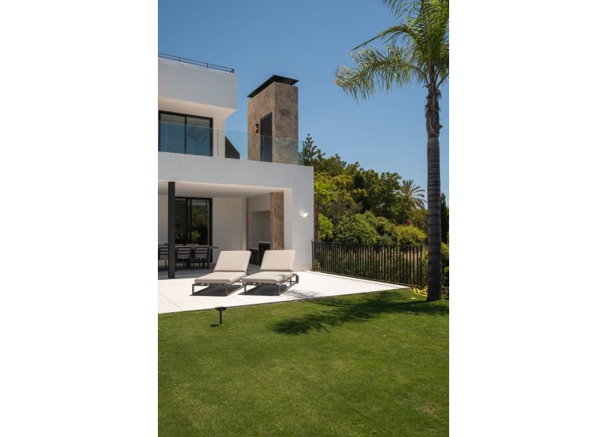 Resale - House - Detached Villa - Marbella - Nueva Andalucia