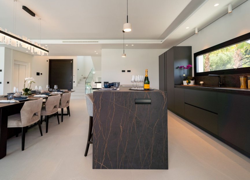 Resale - House - Detached Villa - Marbella - Nueva Andalucia