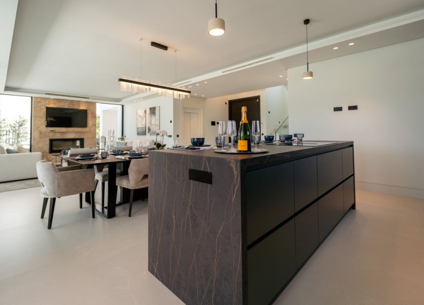 Resale - House - Detached Villa - Marbella - Nueva Andalucia