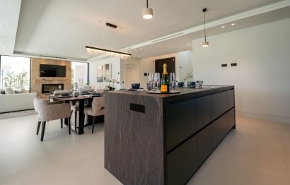 Resale - House - Detached Villa - Marbella - Nueva Andalucia