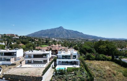 Resale - House - Detached Villa - Marbella - Nueva Andalucia