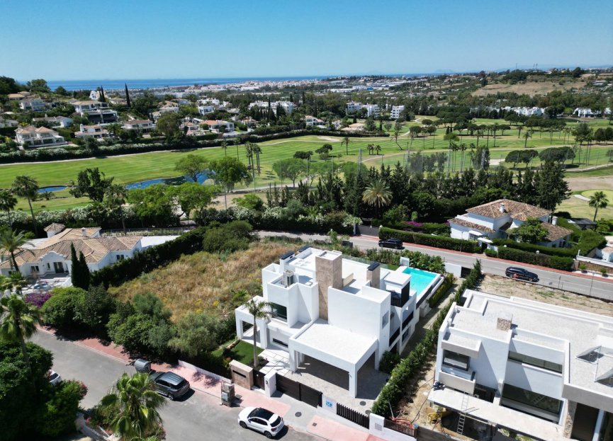 Resale - House - Detached Villa - Marbella - Nueva Andalucia