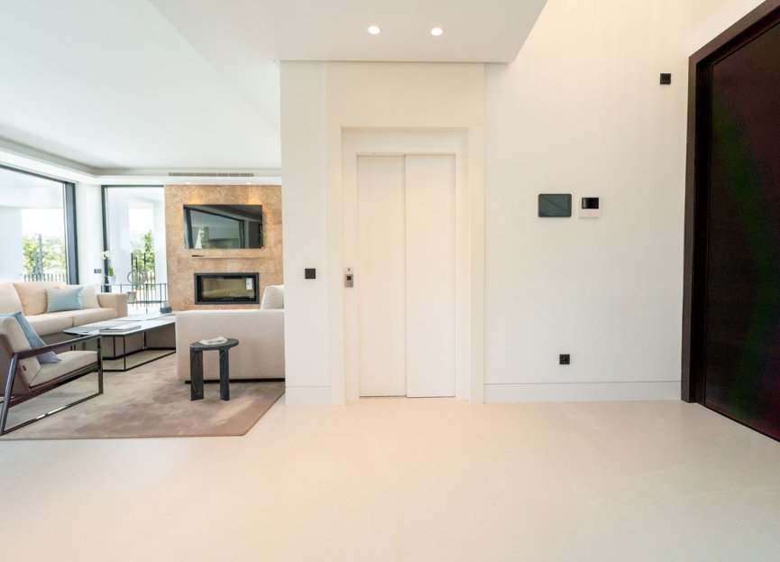 Resale - House - Detached Villa - Marbella - Nueva Andalucia