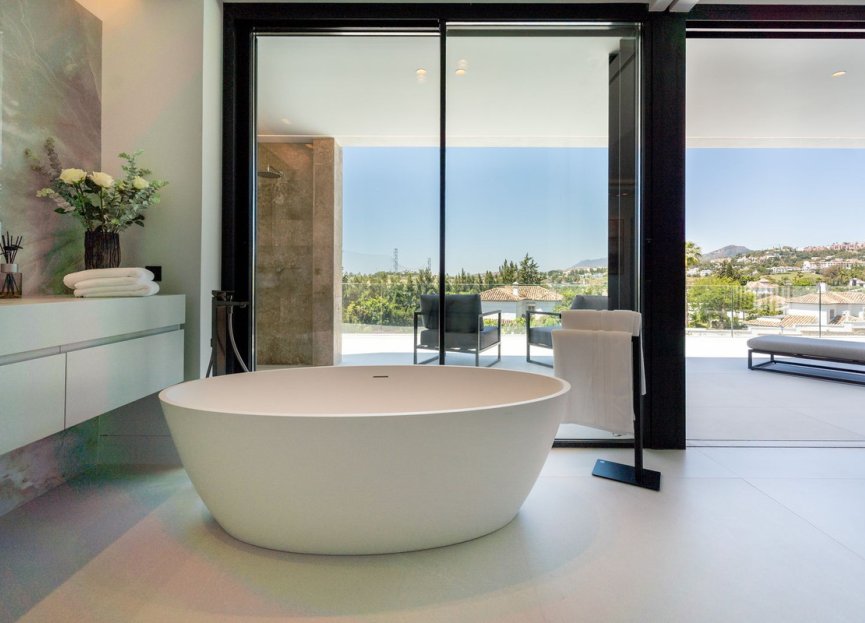 Resale - House - Detached Villa - Marbella - Nueva Andalucia