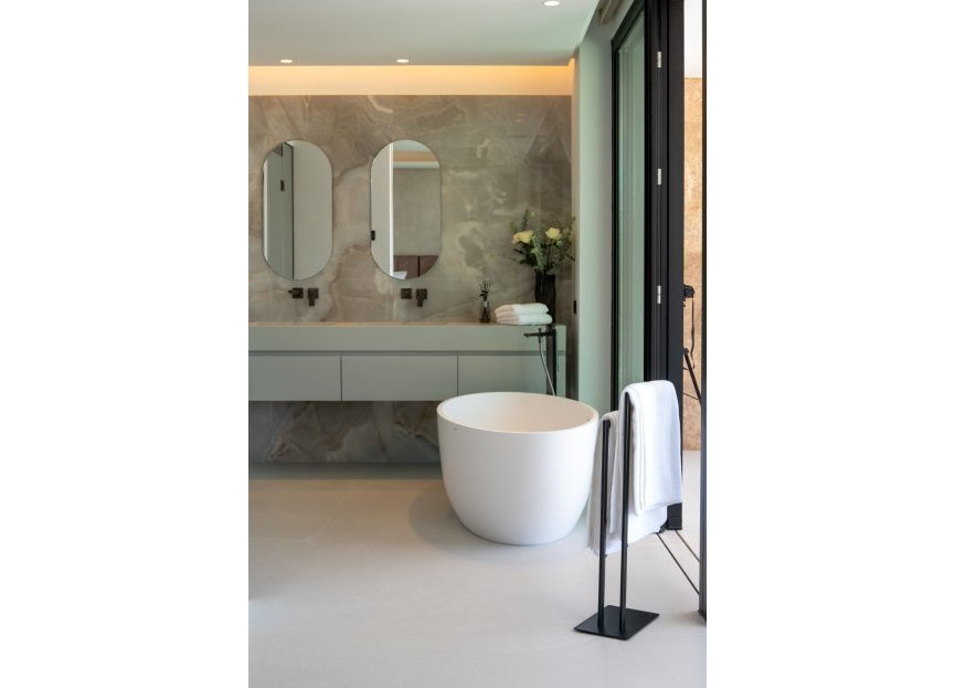 Resale - House - Detached Villa - Marbella - Nueva Andalucia