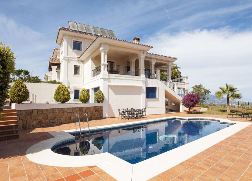 Resale - House - Detached Villa - Marbella - La Mairena