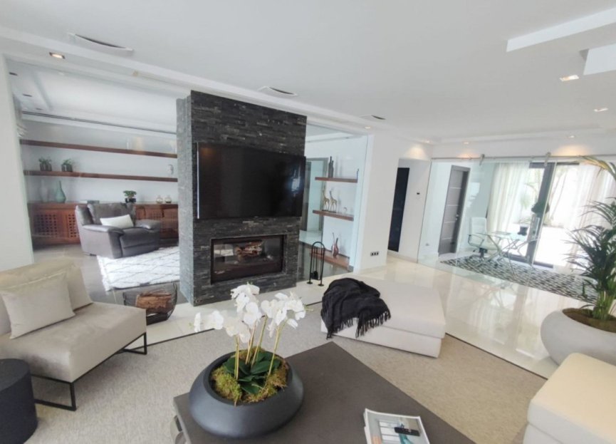 Resale - House - Detached Villa - Marbella - Nueva Andalucia