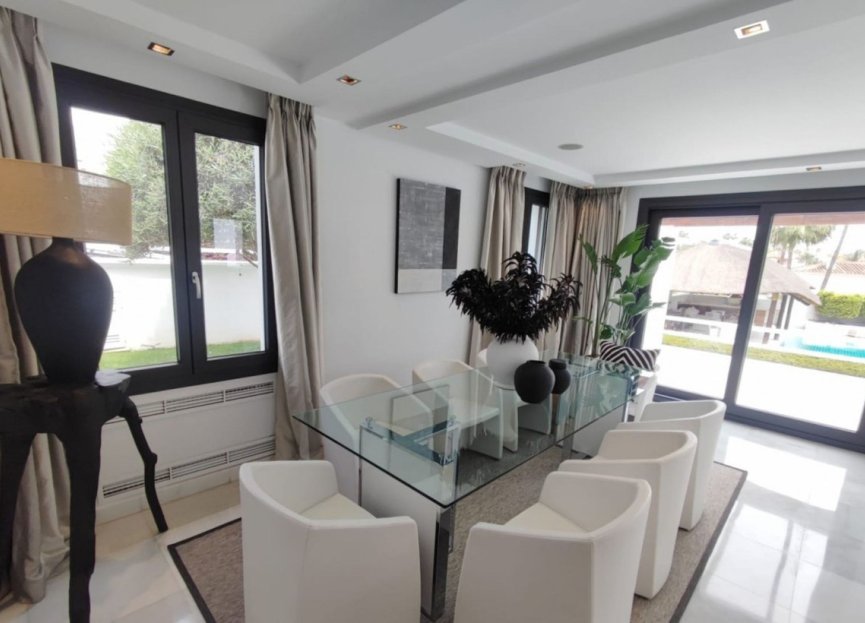 Resale - House - Detached Villa - Marbella - Nueva Andalucia