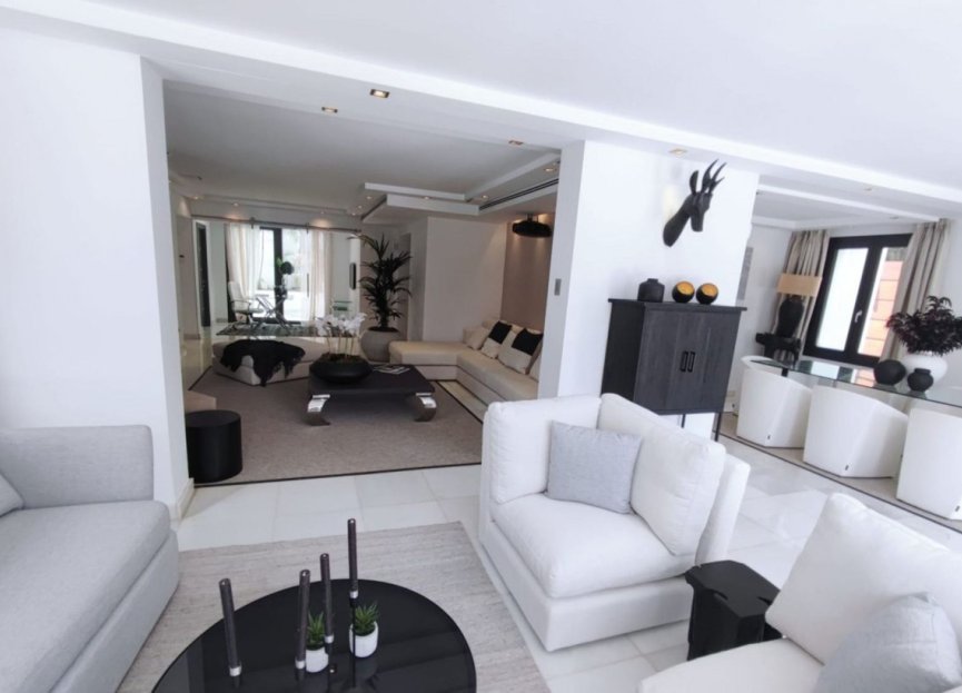 Resale - House - Detached Villa - Marbella - Nueva Andalucia