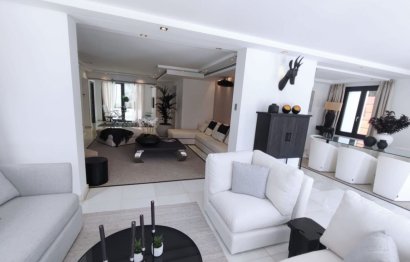 Resale - House - Detached Villa - Marbella - Nueva Andalucia