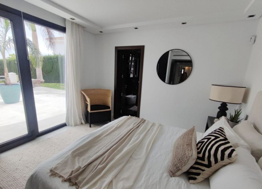 Resale - House - Detached Villa - Marbella - Nueva Andalucia