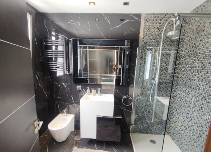 Resale - House - Detached Villa - Marbella - Nueva Andalucia