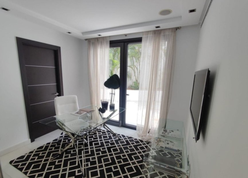 Resale - House - Detached Villa - Marbella - Nueva Andalucia