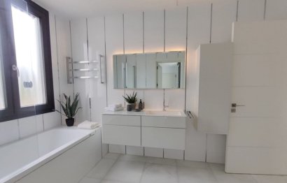 Resale - House - Detached Villa - Marbella - Nueva Andalucia