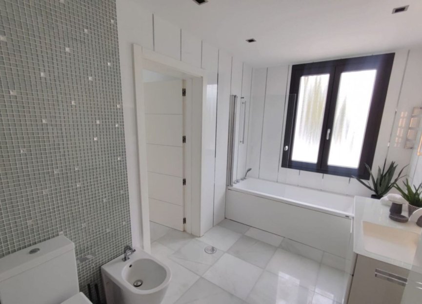 Resale - House - Detached Villa - Marbella - Nueva Andalucia