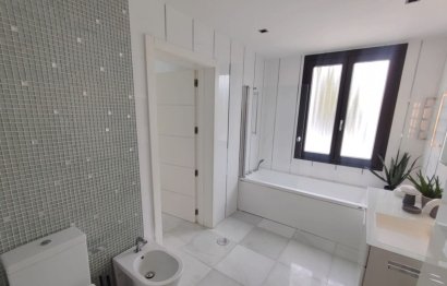 Resale - House - Detached Villa - Marbella - Nueva Andalucia