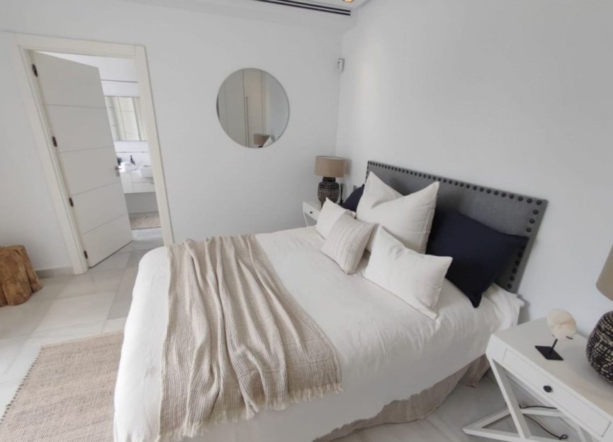 Resale - House - Detached Villa - Marbella - Nueva Andalucia