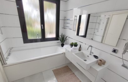 Resale - House - Detached Villa - Marbella - Nueva Andalucia