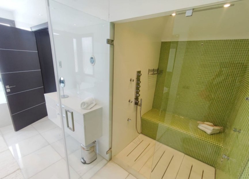 Resale - House - Detached Villa - Marbella - Nueva Andalucia