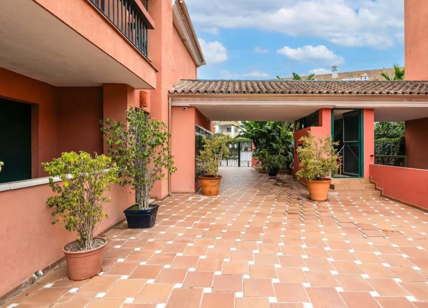 Resale - Apartment - Middle Floor Apartment - Marbella - Marbesa