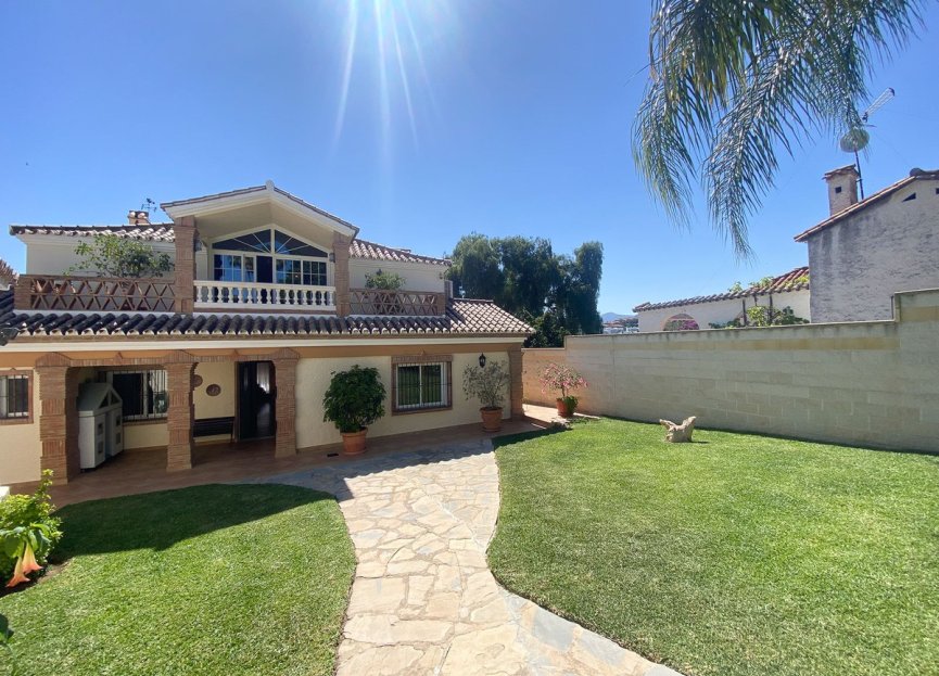 Resale - House - Detached Villa - Marbella - Guadalmina Alta